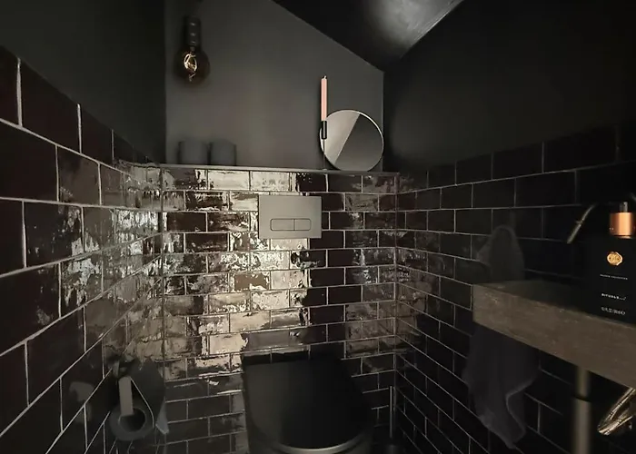 Bed and Breakfast Blush